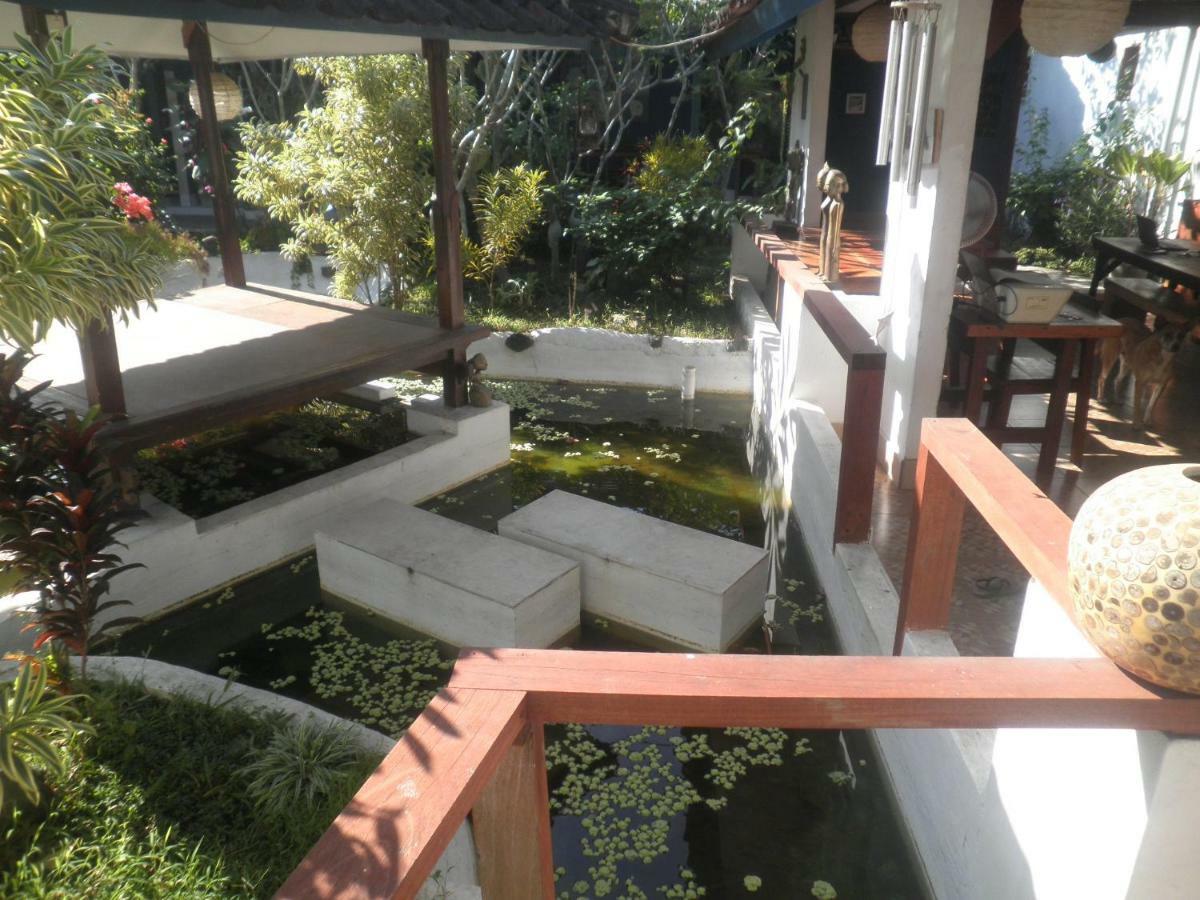 La Casa Homestay Senggigi Exterior photo